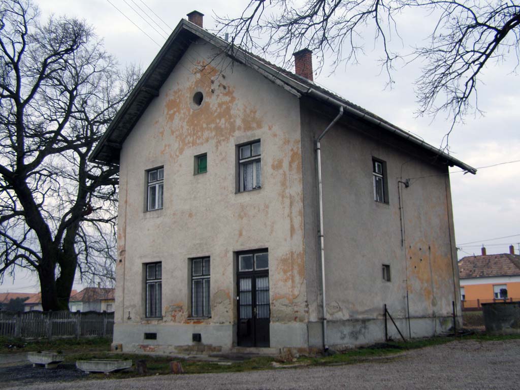 Sármellék állomás felvételi épülete