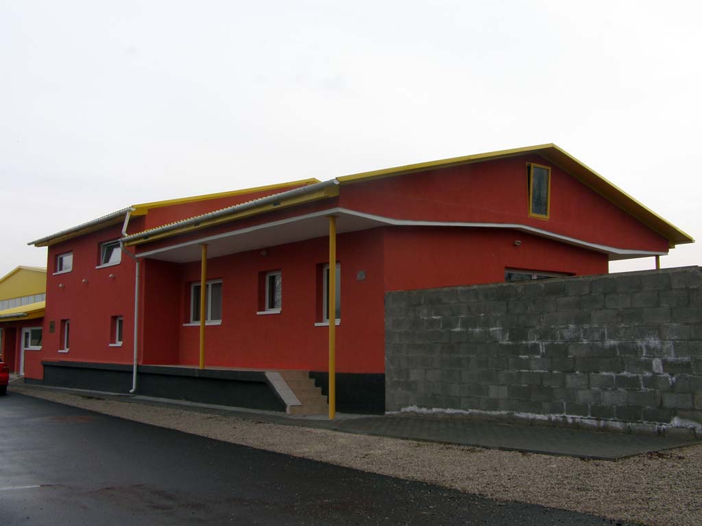 A rakodó is áll még