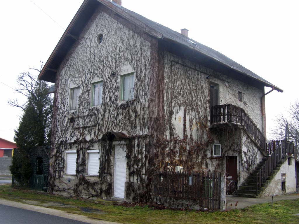 A reluxán kívül szinte minden eredeti