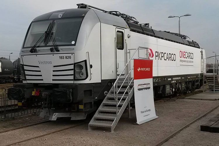 Szeptember végén Gdanskban mutatták be a PKP Cargo Vectronjainak demó verzióját; a lengyel vasúttársaság tizenöt modern járművet vesz a Siemenstől<br>(fotó: Siemens)