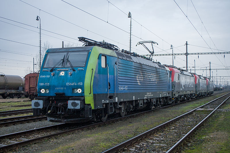 A PKP Cargo három Vectronját egy bérelt ES64F4-es hozta (fotók: railtrans.sk)