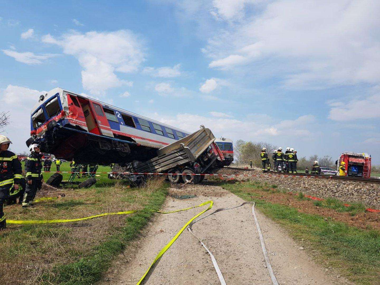 A balesetben tizenhatan sérültek meg. Az 5047 095-ös Jenbacher-motorkocsi is súlyosan rongálódott (kép forrása: Europe Trains Railways ECC Facebook-oldal)