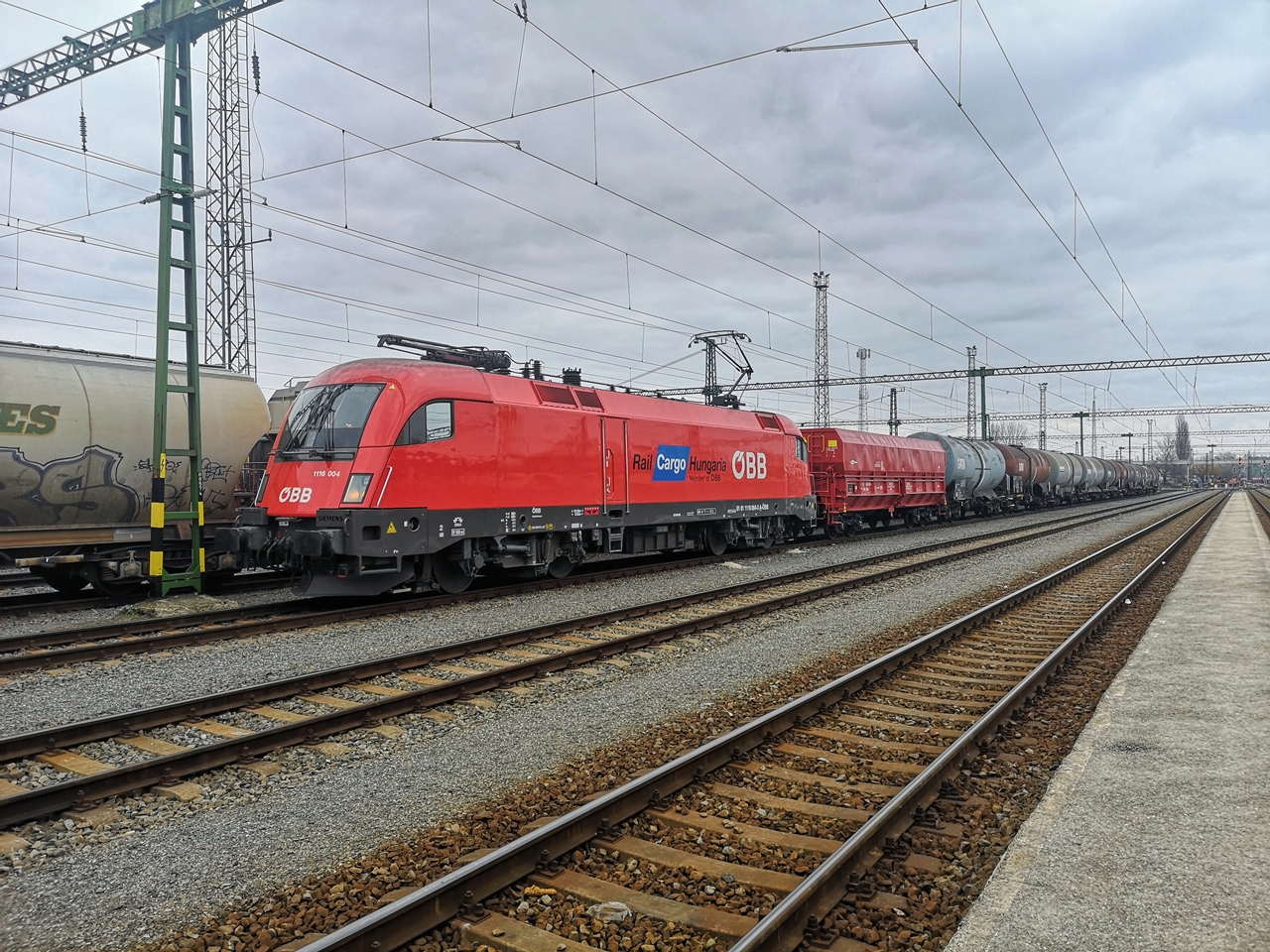 A Rail Cargo Hungaria folyamatosan javítja működésének hatékonyságát, és ebben a folyamatban a digitális innovációnak kiemelkedő szerepe van (illusztráció: Arnold Balázs)