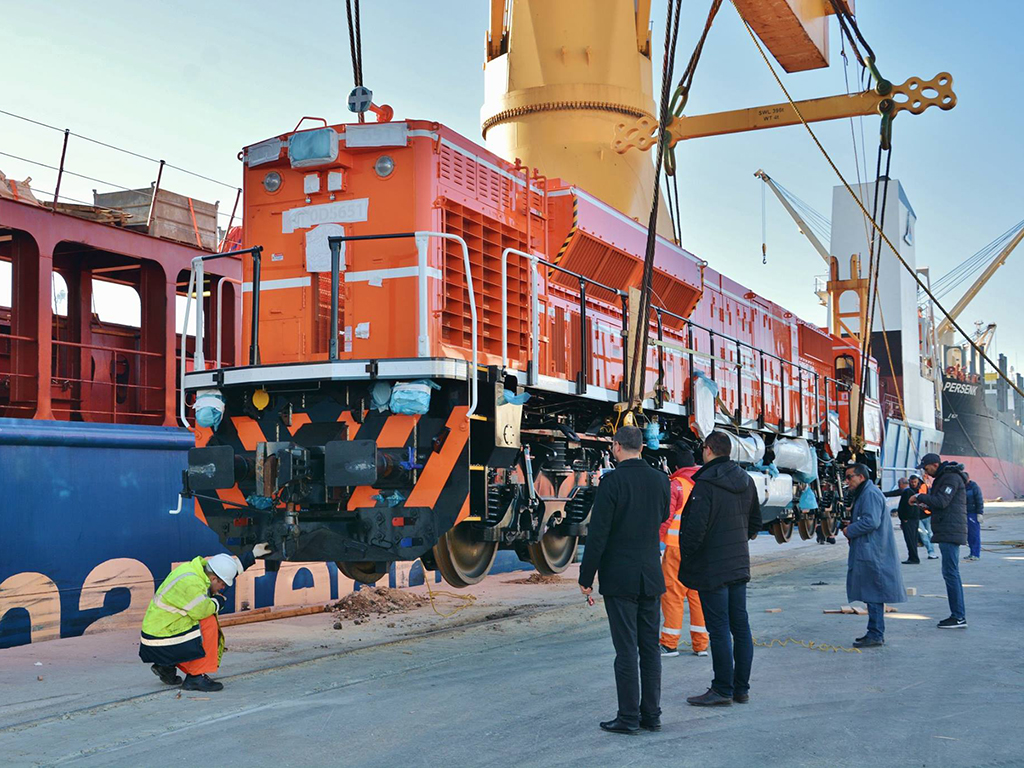 A húszgépes rendelés első tíz egysége a napokban hajózott be Tunéziába (fotók: Railway Gazette)