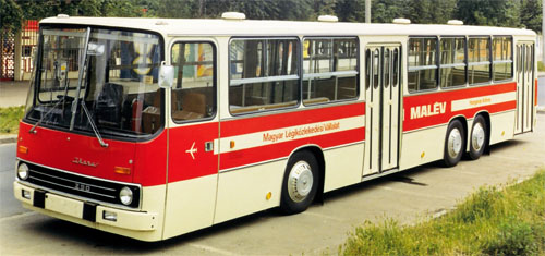 Ikarus 290-es a BNV melletti parkolóban (forrás: Ikarus archívum)