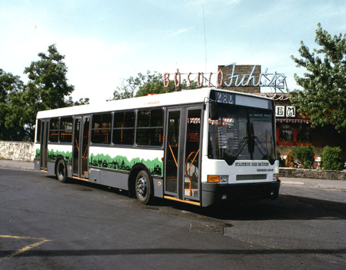A különleges festésű Ikarus 480.94-es bemutatóbusz a Gellérthegyen<br/>(Forrás: Ikarus archívum)