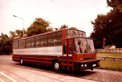 Az Ikarus 270-es a Felvonulási téren