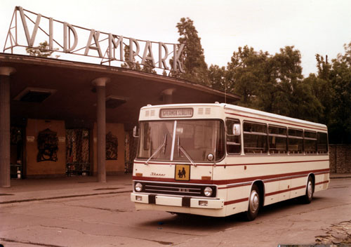 A gyerekszállító 255-ös a Vidámparknál