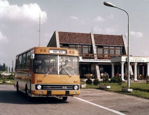 Az Ikarus 212-es prototípusa még leginkább a 211-esre hasonlított