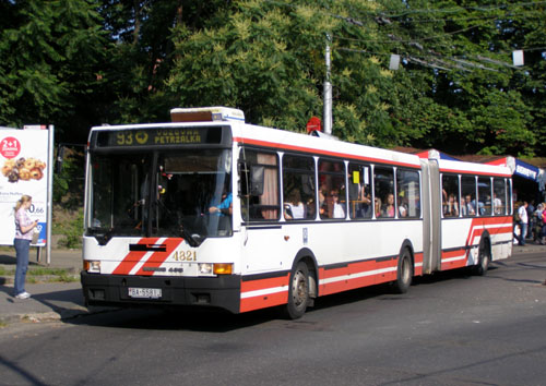 Ikarus 435-ös a főpályaudvar előtt