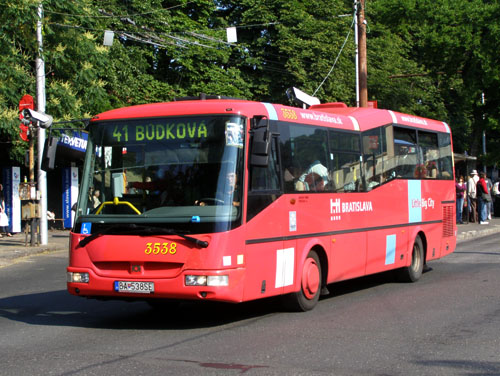Az érdekes formájú SOR BN9,5-ből összesen tizennyolcat vásárolt Pozsony 2007-ben