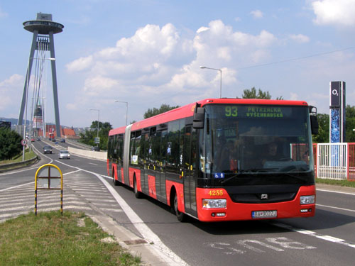 Az ötajtós buszt tesztelték Pécsett is, a cseh gyártó ugyanis szeretne betörni a hazánkba