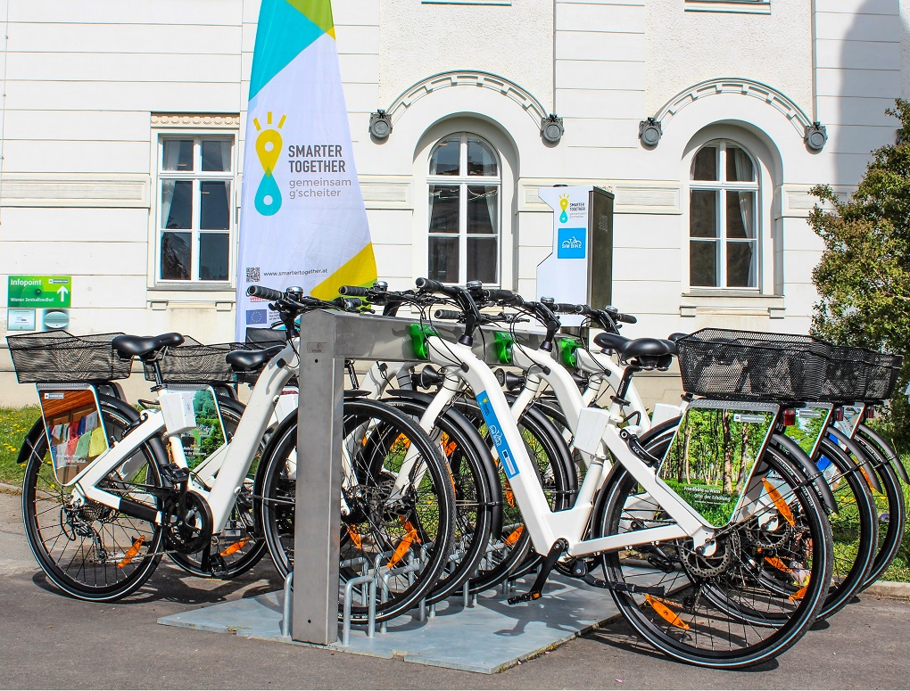 Az elektromos bicikliket május 2-tól lehet használni, jegy mobiltelefonnal a SIMBIKE alkalmazáson keresztül váltható (fotó: Eurocomm-PR Budapest)  