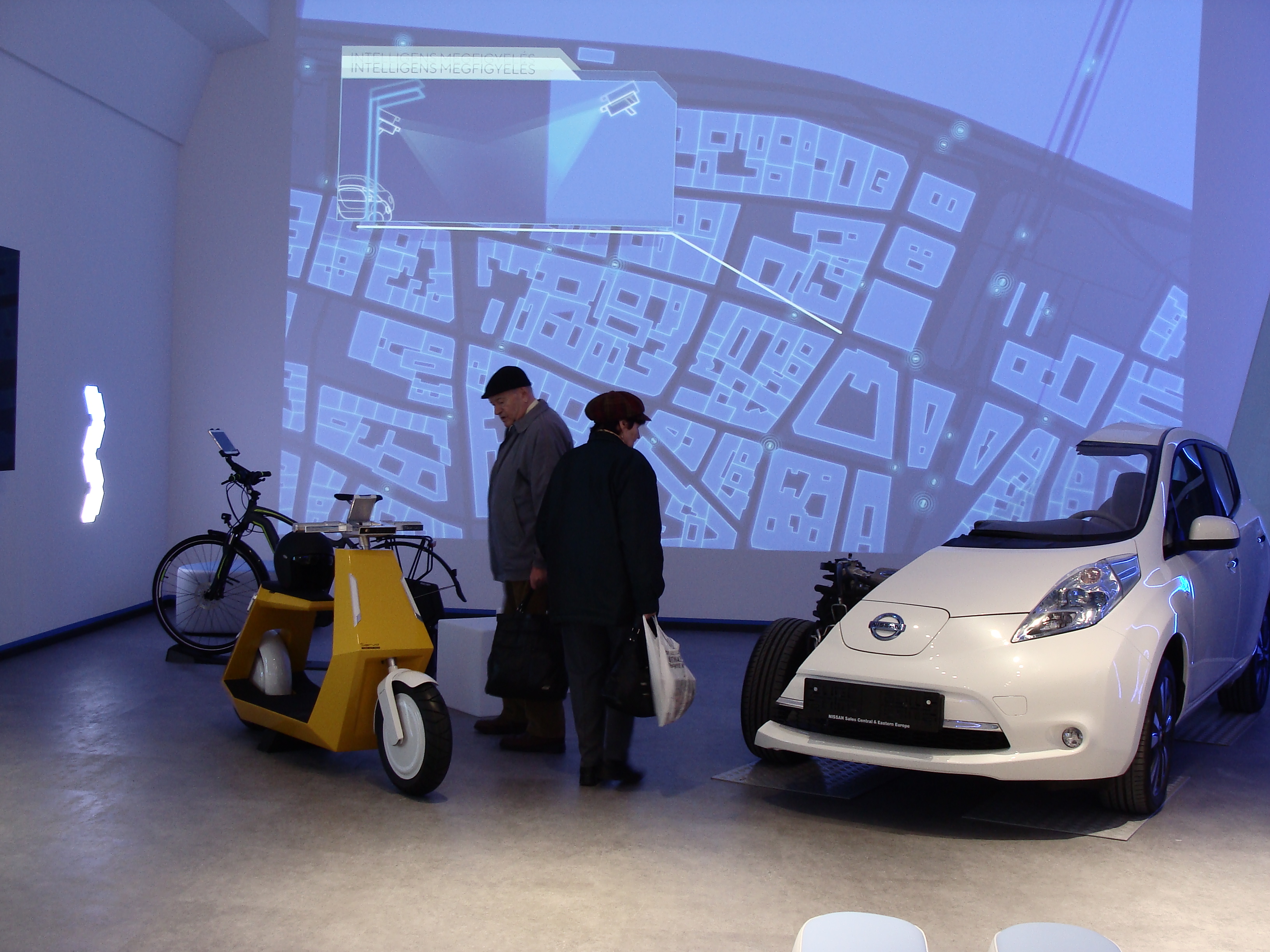 Ez már a valóság: elektromos járművek, smart city, LED fal