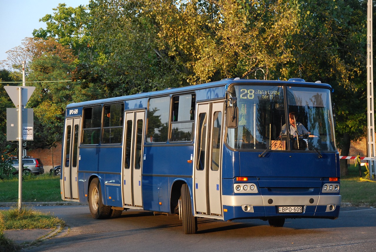 A buszbarátok körében heves vita keveredett az új arculatú BPO-609-ről, amely egy útbeszakadás miatt ősszel éppen 28-as villamost pótolt