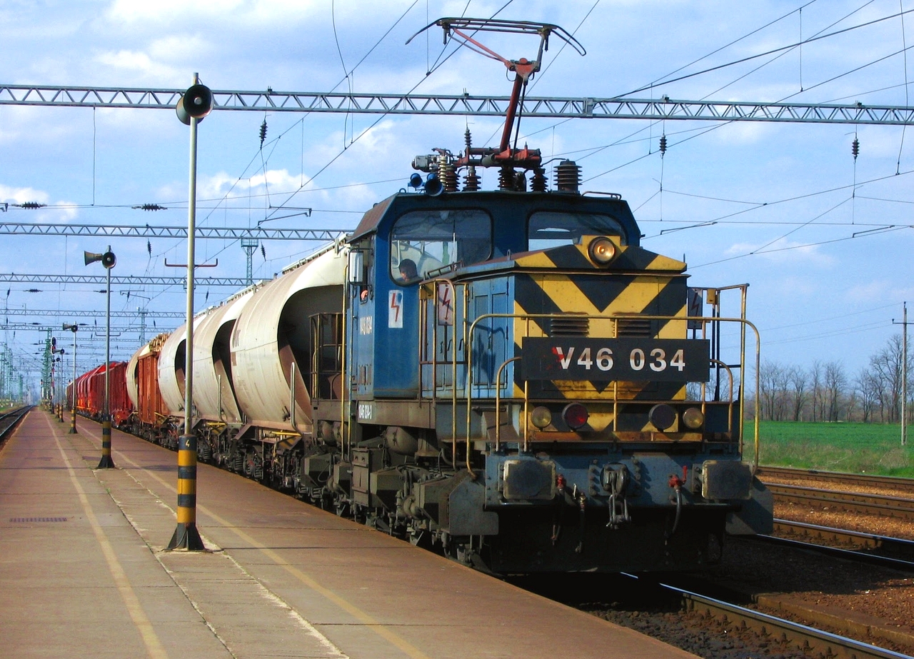 Tehervonat 2006-ban, a MÁV Cargo kiszervezése és értékesítése előtt (fotók: a szerző)