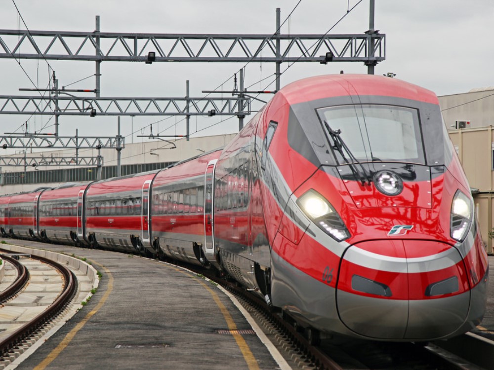 A Trenitalia Frecciarossa 1000-es típusú nagysebességű szerelvénye (forrás: railwaygazette.com)