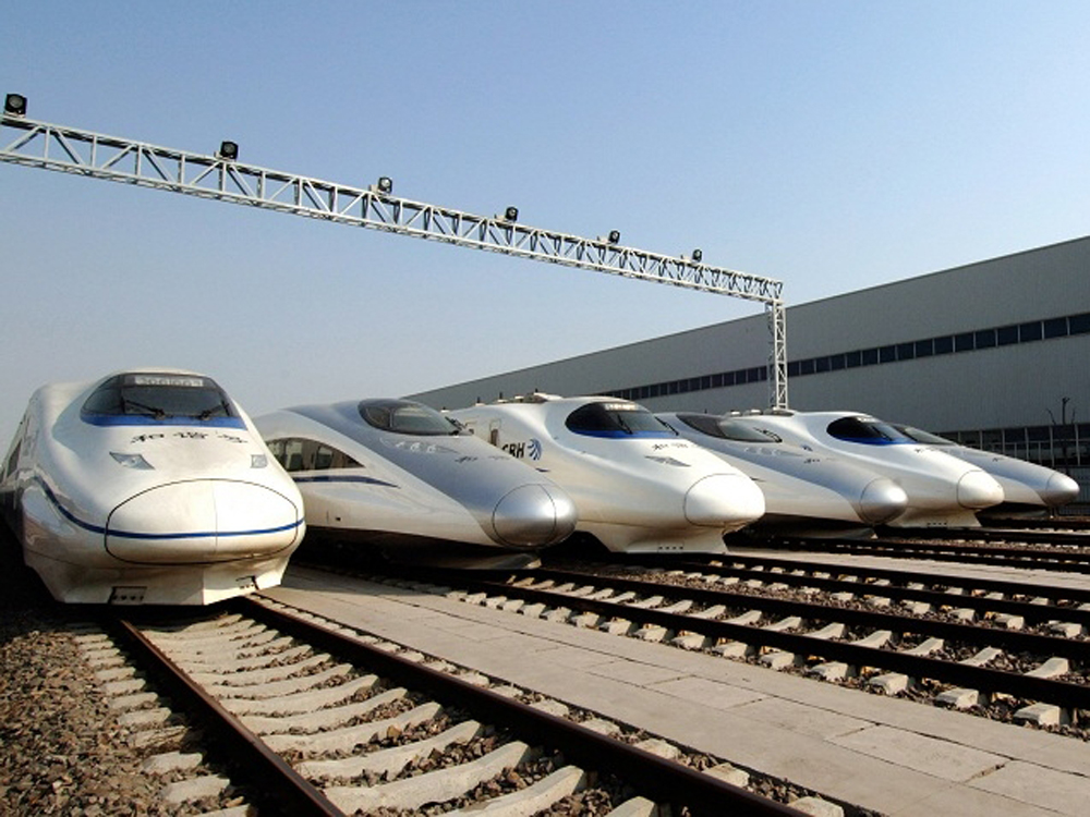 Kína folyamatosan bővíti nagysebességű vasúthálózatát. A nagysebességű szolgáltatást motorvonatokkal látják el (forrás: Railway Gazette)
