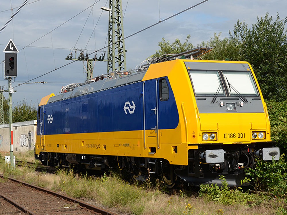 Az NS tizenkilenc saját Traxxot vethet be 2015. végétől az IC-Direct-vonatokra<br>(fotó: Rob van Ee)