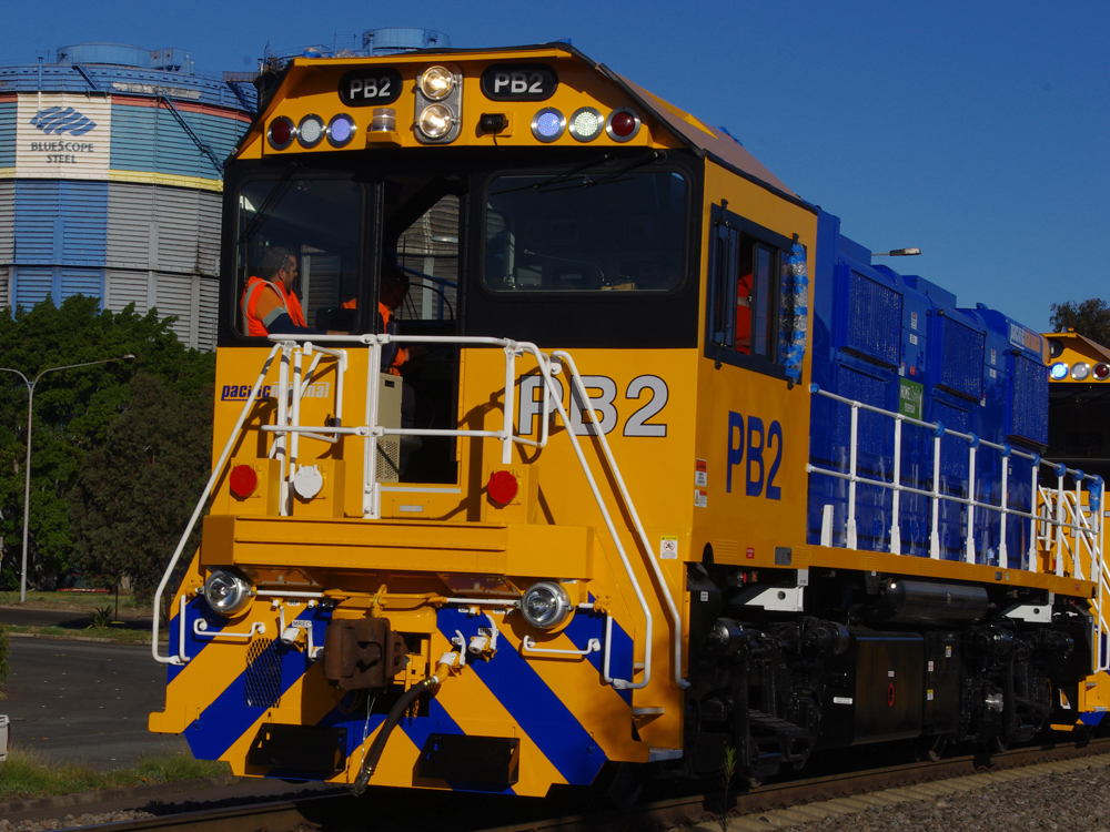 Az ausztrál Pacific National hét N-ViroMotive-dízelmozdonyt szerez be egy acélmű kocsirendezési munkálataihoz<br>(forrás: Railway Gazette)