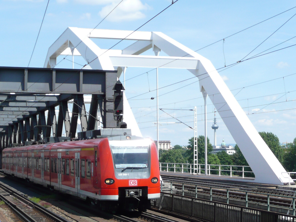 A DB Regio megőrizte szolgáltatási jogát a Rhein-Neckar S-Bahnon, újabb tizenhét évig közlekedhetnek vonatai az öt vonalból álló elővárosi hálózaton<br>(fotó: Railway Gazette)