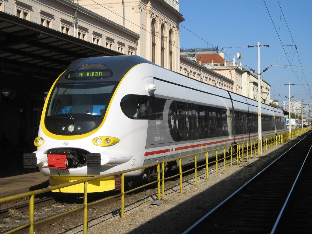 A 6112-es pályaszámcsoportba sorolt motorvonatok prototípusát 2011-ben mutatta be a Koncar, most a sorozatgyártás is megindulhat<br>(fotó: Reményi Gyula)