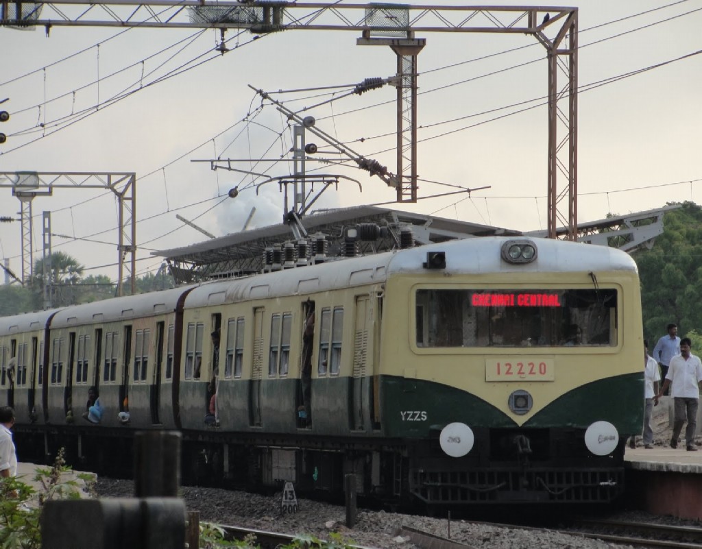 Villamos motorvonat Chennai egyik elővárosi vonalán<br>(forrás: Guide to Chennai Blogspot)