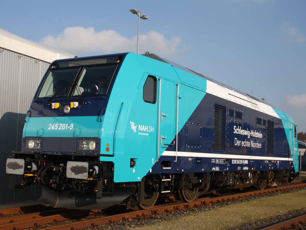 A Paribus tizenöt többmotoros dízel-Traxxot vesz a Bombardier-től Németország Schleswig-Holstein szövetségi tartományának megbízásából. A járművek Hamburg és a Sylt-sziget között fognak közlekedni<br>(fotó: Railway Gazette)