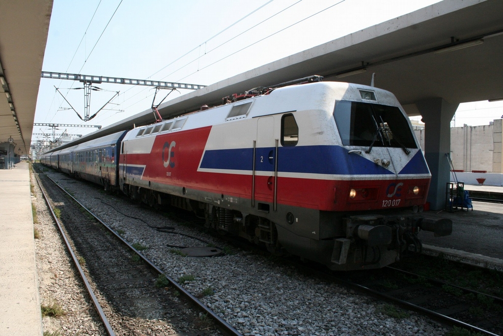 A TrainOSE két nemzetközi járata indult el újra Szalonikiből: a szófiai, valamint az egykori Hellász Expressz erősen megcsonkított verziója Szkopjén keresztül Belgrádba közlekedik. Berky Dénes felvételén Szalonikiben látható a vasúttársaság egyik vonata.