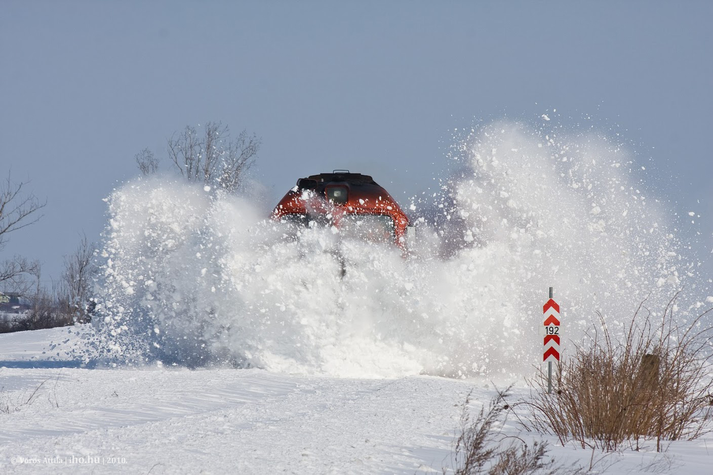 Ritka, hogy a hóekés gépeket komolyabb ellenfél ellen kelljen bevetni, de nem példa nélküli... Polgárdi, 2010. február 14. (fotók: Vörös Attila)