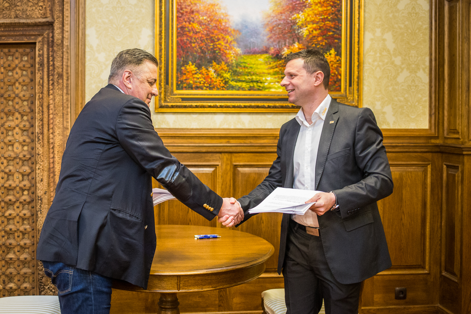 Az aláíró felek: Ionel Ghiță a Softronic igazgatója és Heinczinger Tamás a CER Hungary vezérigazgatója (fotók: Vörös Attila)