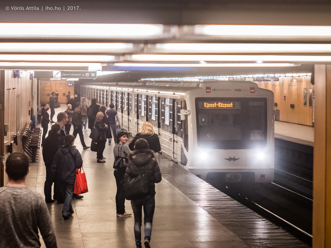 Az új metró vágódik be a Pöttyös utcai megállóba. A képre kattintva galéria nyílik Vörös Attila fotóiból!