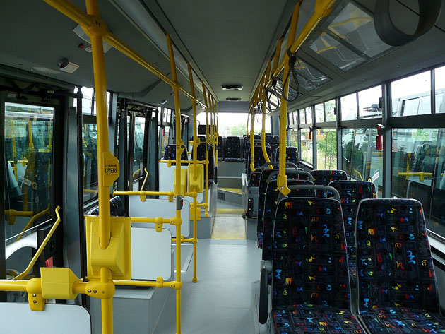 Az utastér. A típus buszváltozata tavaly Pécsen is megfordult egy teszt erejéig, de ott ez az elrendezés nem aratott osztatlan sikert (fotó: DPMBB)