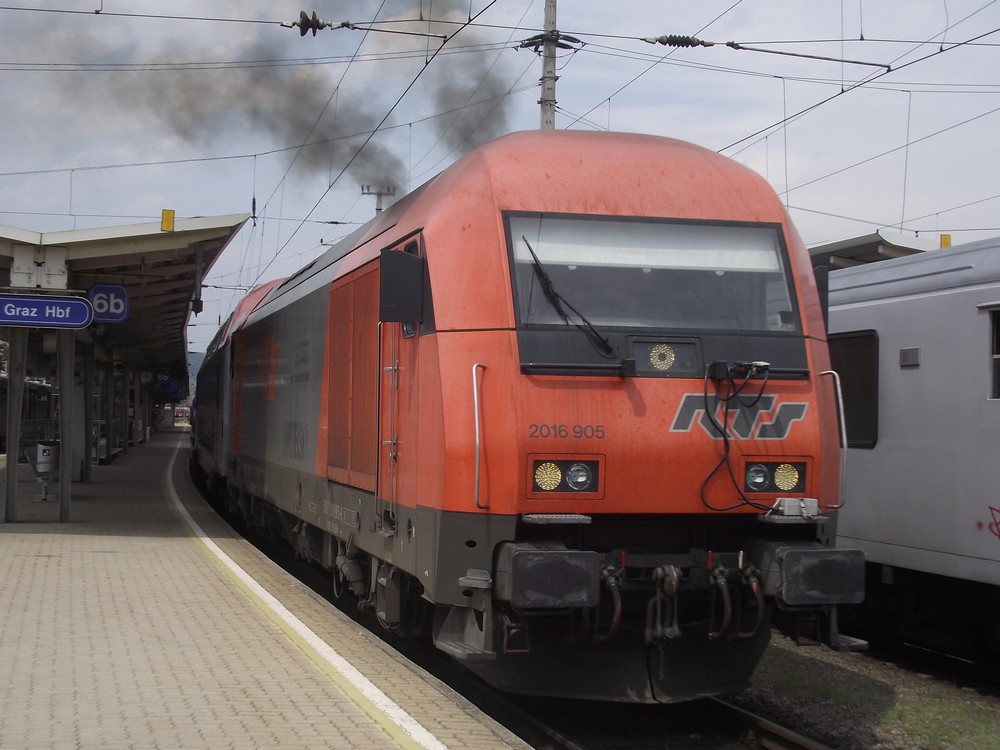 Az RTS Herkulese által továbított, Köflachig közlekedő személyvonat már része a stájerországi S-Bahnnak. Útközben az ÖBB presztízsberuházásának számító Koralmbahn (Graz–Villach közvetlen vasútvonal) egyik szakaszát is használja menetidőcsökkentés céljából