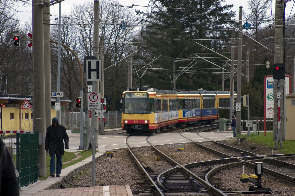 Albtalbahn-szerelvény érkezik Ettlingenbe