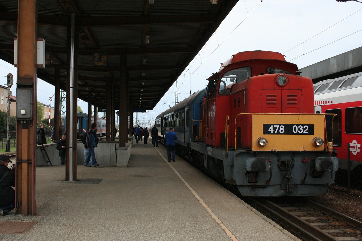Az első kép a vonatunkról, még indulás előtt <br> A képre kattintva galéria nyílik a szerző képeiből