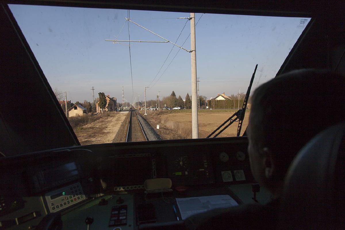 A 17-es vonal alsó, Zalaszentiván és Nagykanizsa közötti szakaszán is kiépülhet a villamos vontatás (fotó: MTI/Varga György)