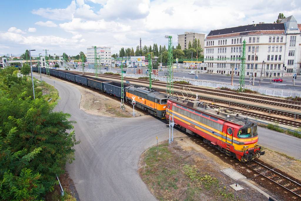 Színes vasúti élet zajlik a Soroksári út mentén – de lehet, hogy nem a legjobb helyen (fotók: Vörös Attila)