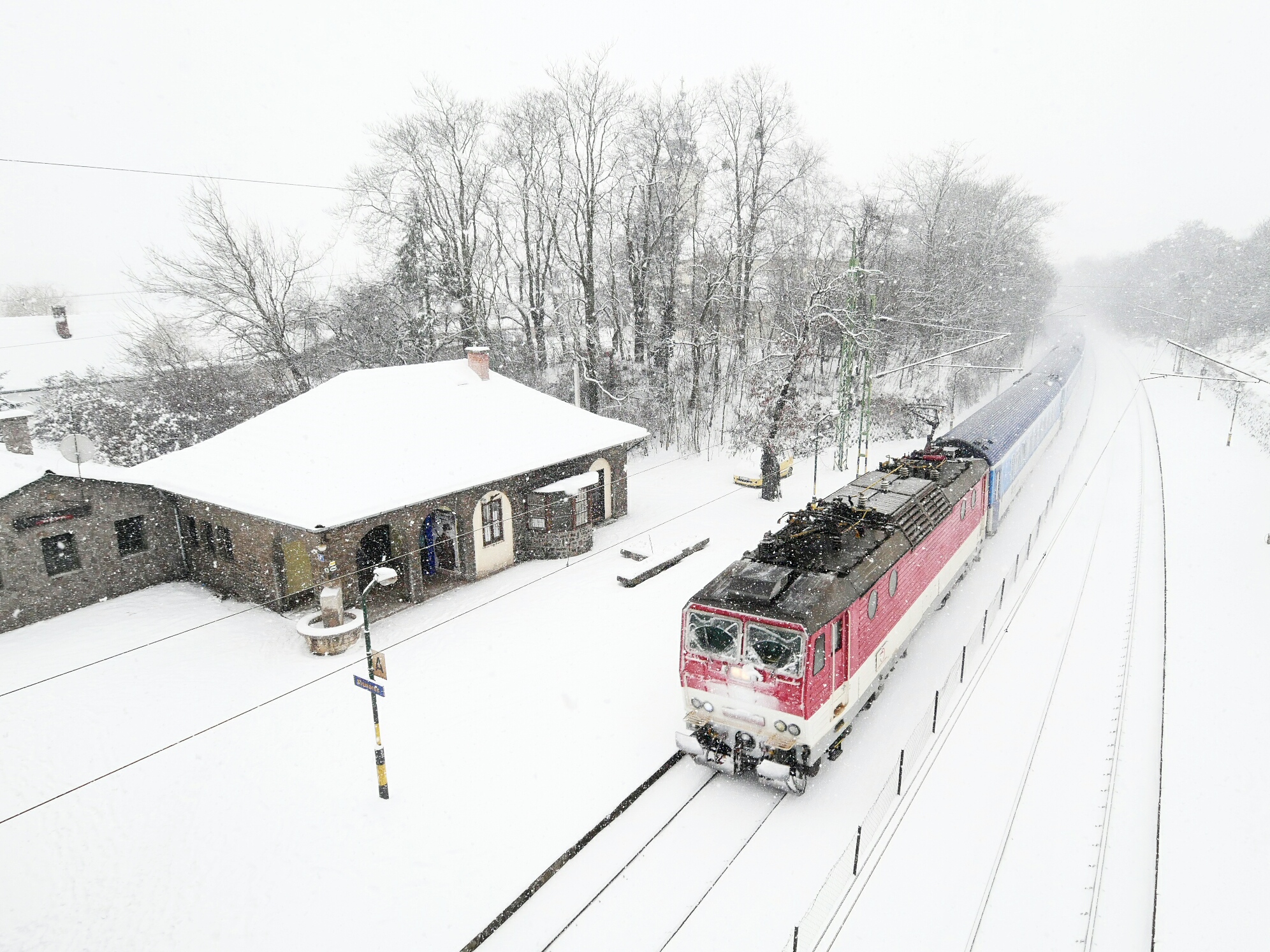 EC próbál eljutni Budapestre, Kismarosnál január 13-án (fotók: Vörös Attila)