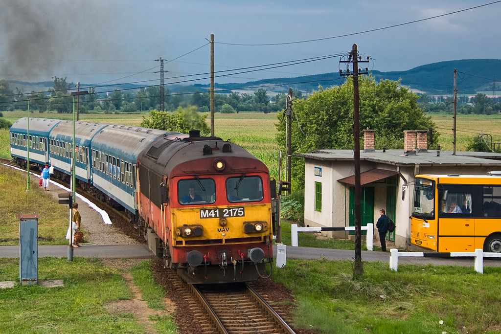 A gördülőanyag alapján távolsági vonat, menetrend alapján személy is lehet (fotó: Vörös Attila)