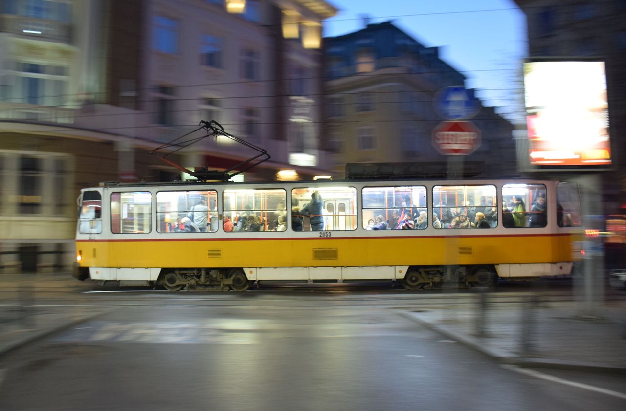 Karcsú T6A2-es kocsi a budapestivel szinte egyező fényezésben