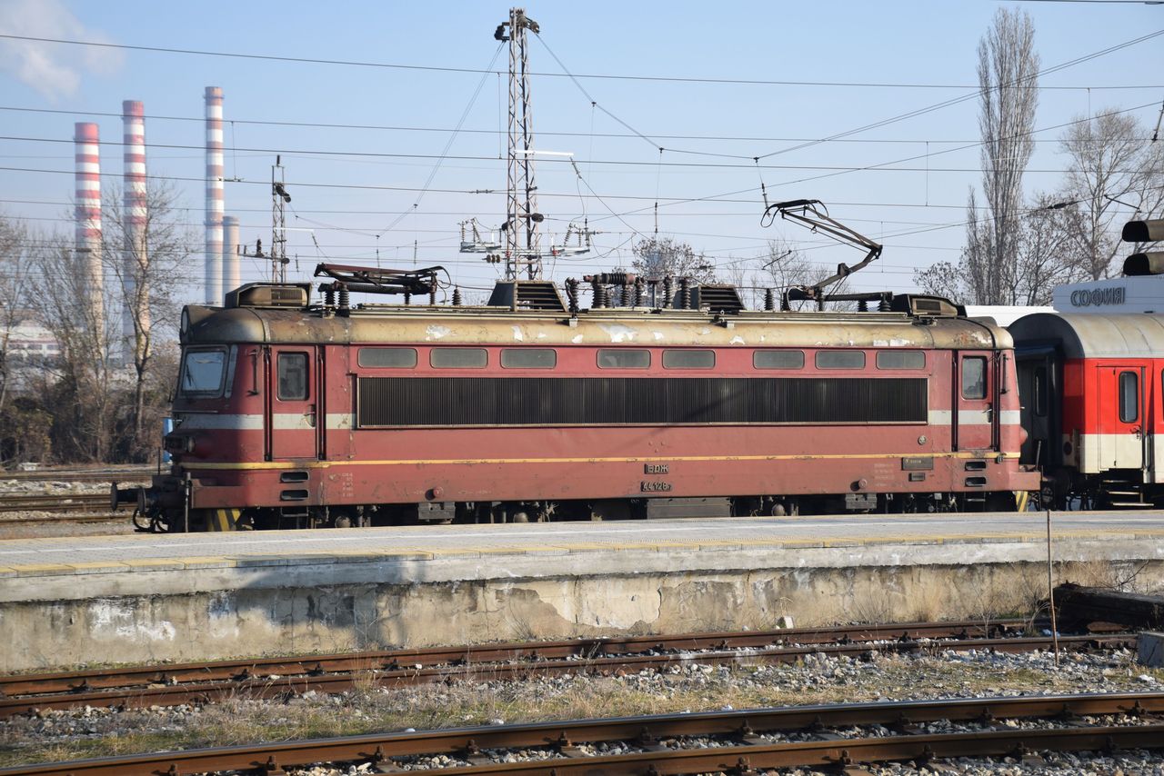 A leggyakoribb bolgár villanymozdony, a Cseh vasutak 242-esének, a Plehácsnak közeli rokona