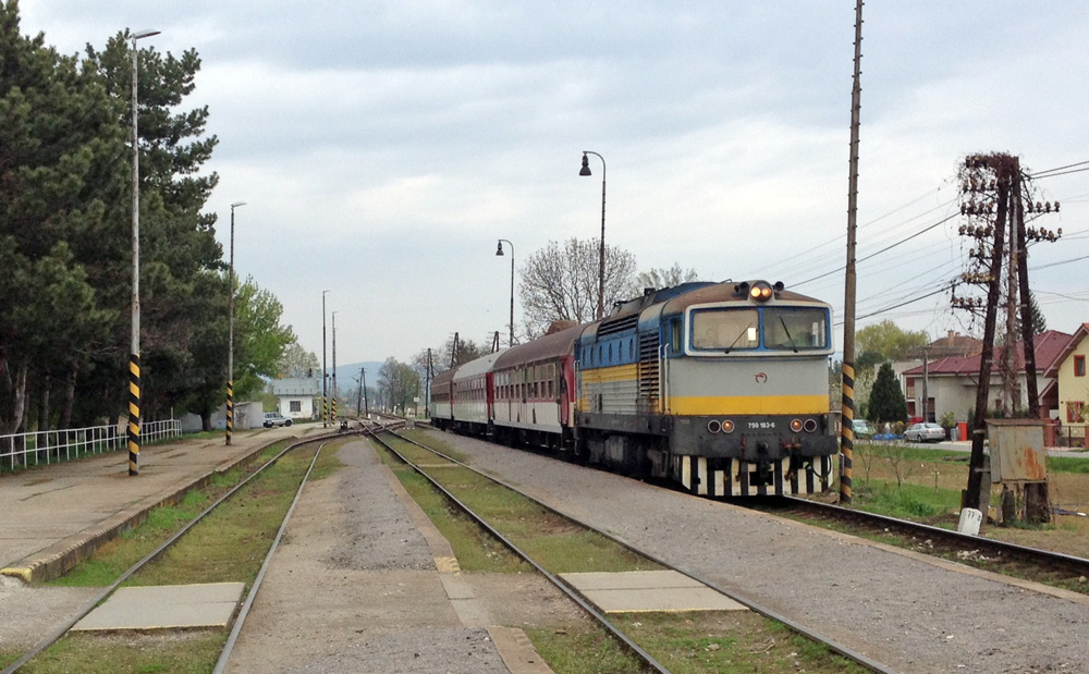 Privigye felől érkezik a Nyitrára közlekedő vonat Kinorányba
