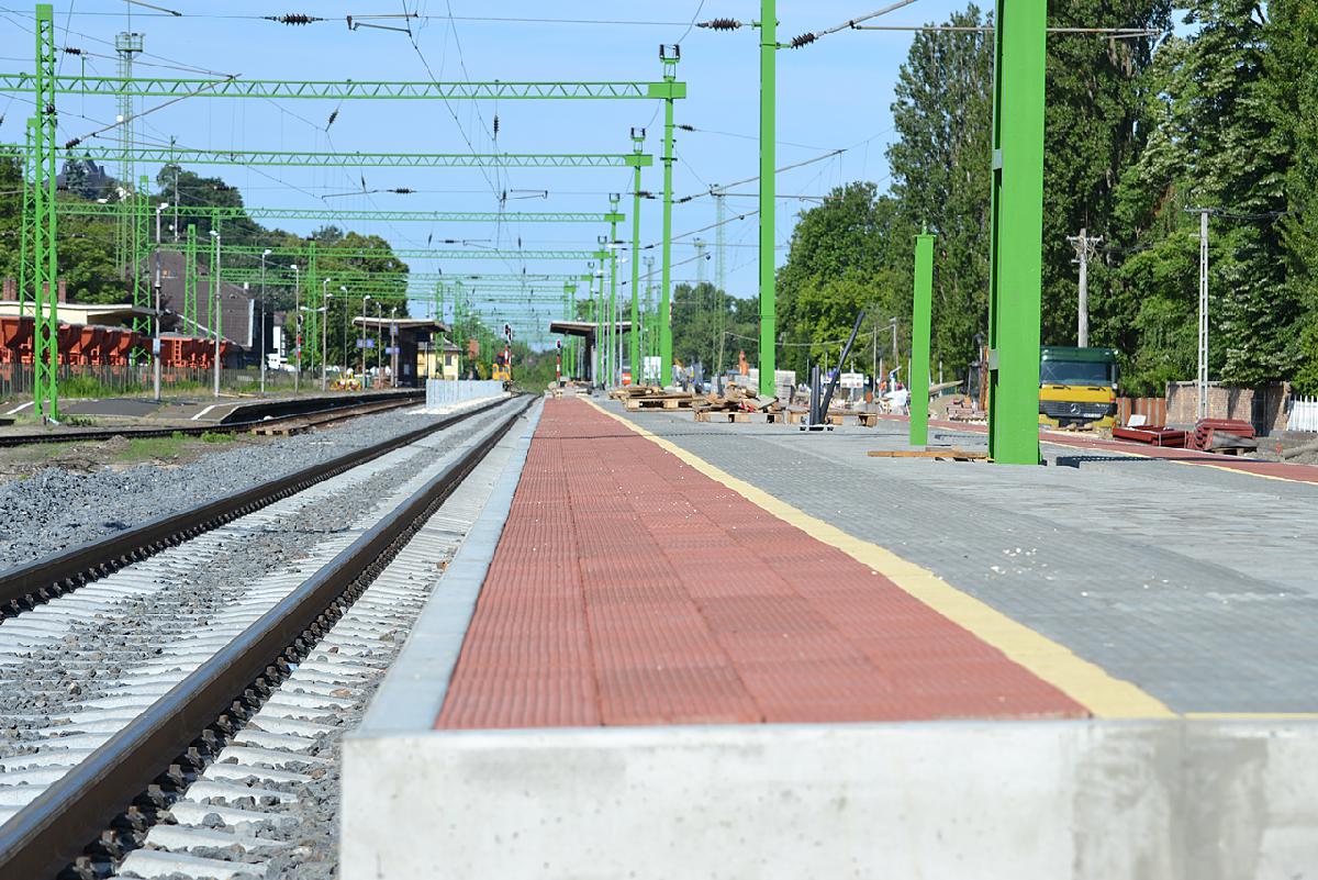 Évek után végre készre lehet jelenteni a Balaton déli partján végighúzódó vasútvonal felújítását (fotó: Mayer György)