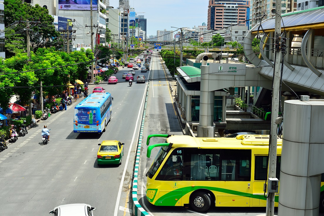 Frissen avatott BRT-rendszer Bangkokban, minden látható nehézségével együtt (forrás: bangkokexpatlife.com)