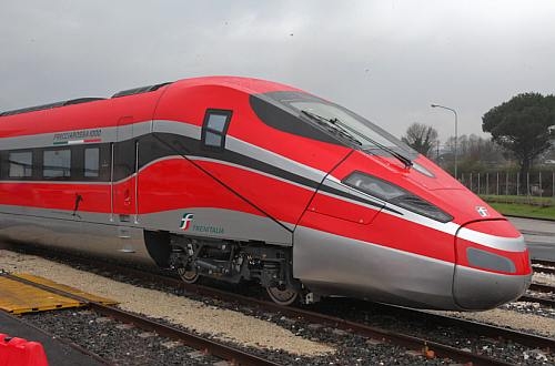 Az első elkészült ETR 1000-es sorozatú Frecciarossa<br>(forrás: International Railway Journal)