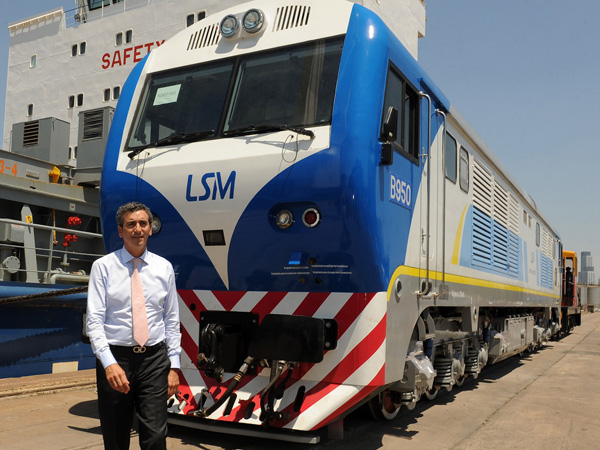 Az első két kínai mozdony átvételénél Argentína közlekedési minisztere is jelen volt<br>(fotó: Railway Gazette)