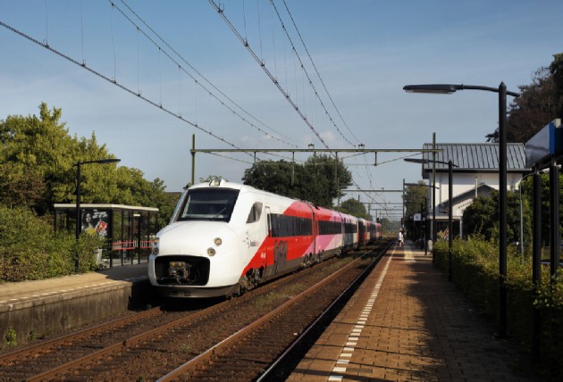A kacsacsőrű V250-es motorvonatok mindössze egy bő hónapot járhattak a holland és a belga fővárosok között<br>(fotó: Ad Boer, Flickr)