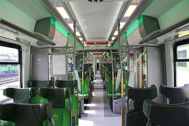 Az ötrészes villamos szerelvények 531 férőhelyet kínáló utasterében 206 ülőhely található
