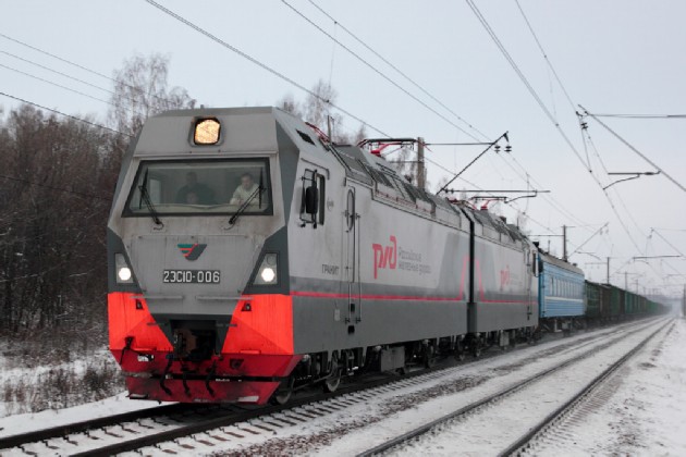 A kétszekciós Gránitok után hamarosan jöhetnek a Siemens és a Szinara egyszekciós mozdonyai is<br>(fotó: Szergej Kalinov)